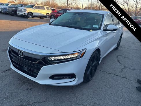 Used 2019 Honda Accord Touring image 4
