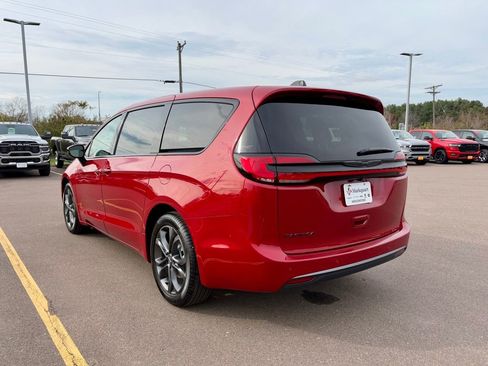 New 2026 Chrysler Pacifica Select FWD image 3