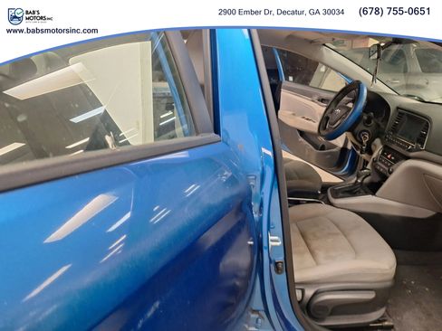 Used 2017 Hyundai Elantra SE image 20
