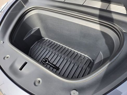 Used 2023 Tesla Model Y Long Range image 23