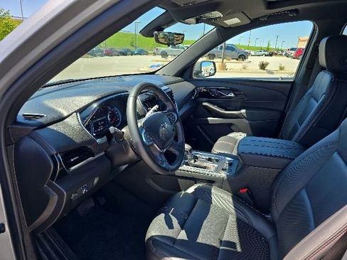 Used 2023 Chevrolet Traverse RS w/ LPO, Floor Liner Package AWD/4WD image 10