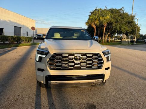 Used 2025 Toyota Sequoia Capstone AWD/4WD image 5