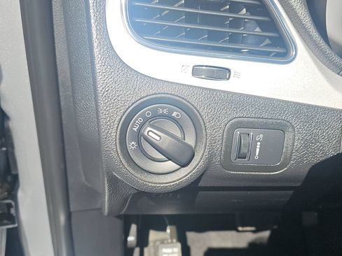 Used 2018 Dodge Journey SE w/ Connectivity Group FWD image 19