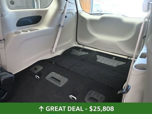 Used 2024 Chrysler Pacifica Touring-L image 19