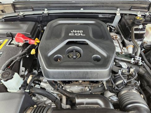 Used 2022 Jeep Wrangler Unlimited Sahara image 36