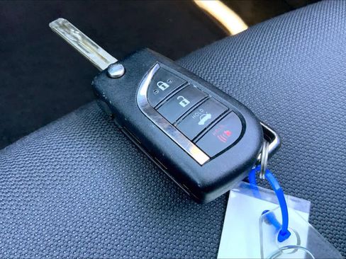 Used 2020 Toyota Corolla LE image 13