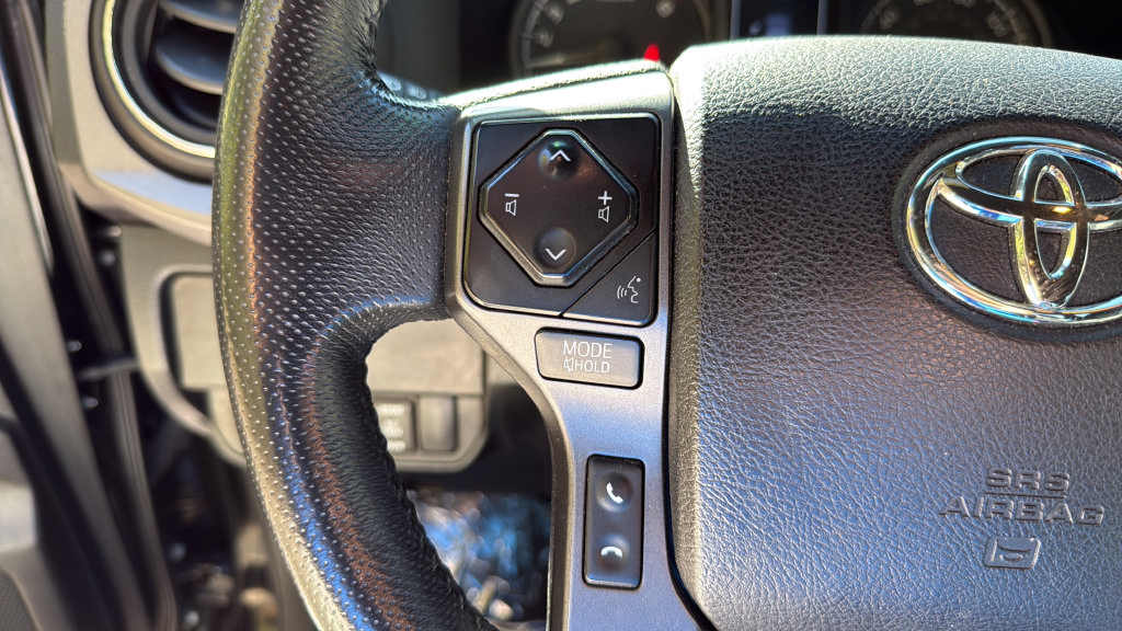 Used 2022 Toyota Tacoma TRD Off-Road AWD/4WD image 22