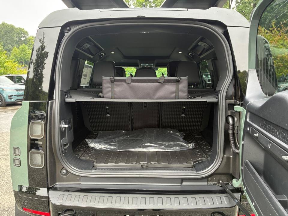 New 2026 Land Rover Defender 110 Trophy Edition AWD/4WD image 15