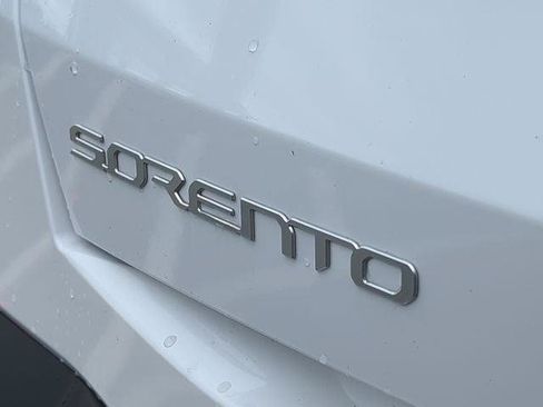 Used 2024 Kia Sorento S FWD image 31