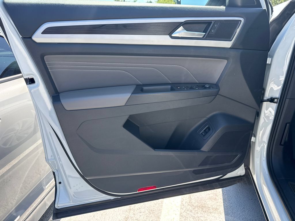 Used 2023 Volkswagen Atlas SE FWD image 11