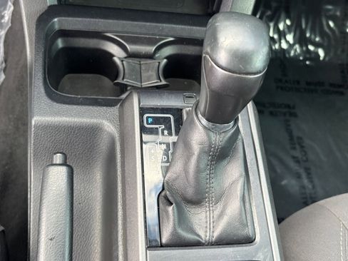 Used 2017 Toyota Tacoma TRD Off-Road image 28