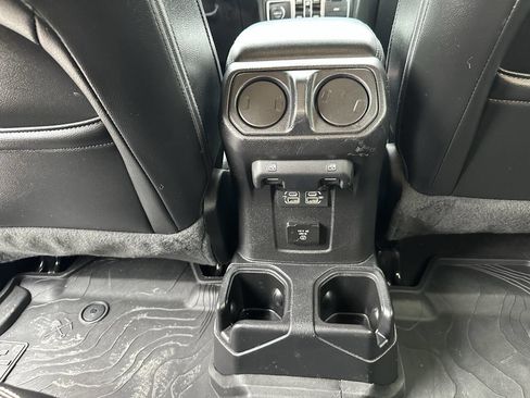 Used 2020 Jeep Gladiator Overland w/ Cold Weather Group image 15