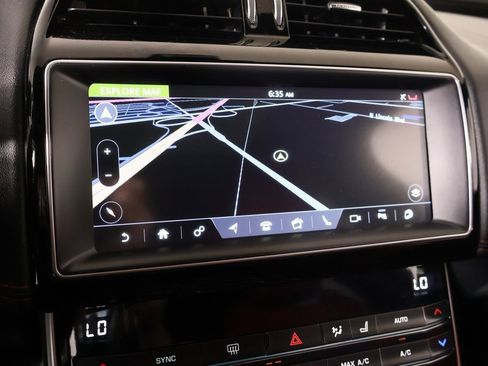 Used 2019 Jaguar XE S image 7