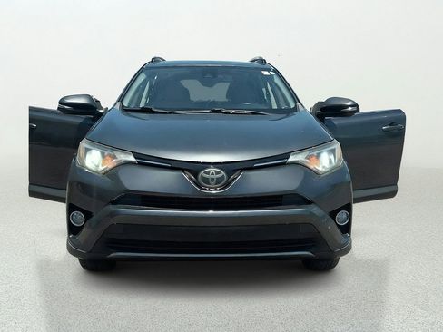 Used 2018 Toyota RAV4 XLE FWD image 9