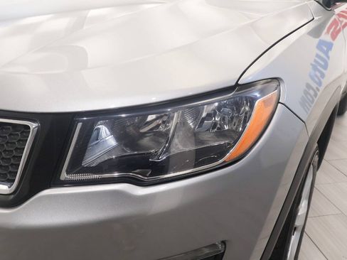 Used 2019 Jeep Compass Latitude w/ Popular Equipment Group AWD/4WD image 9
