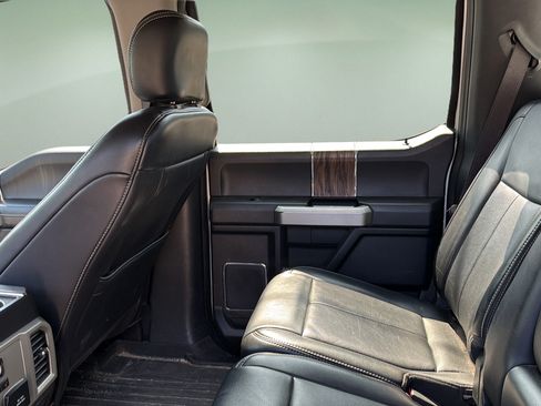 Used 2019 Ford F150 Lariat w/ Equipment Group 502A Luxury AWD/4WD image 17