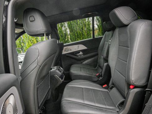 Used 2025 Mercedes-Benz GLS 450 4MATIC image 8