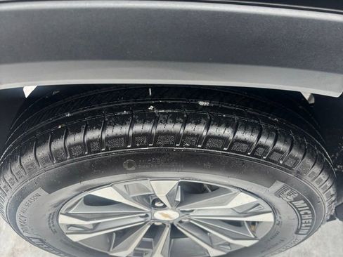 Used 2025 Chevrolet Equinox LT AWD/4WD image 23