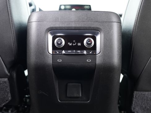 Used 2022 GMC Yukon SLT w/ SLT Luxury Package RWD image 11