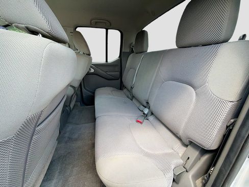 Used 2012 Nissan Frontier SV AWD/4WD image 10
