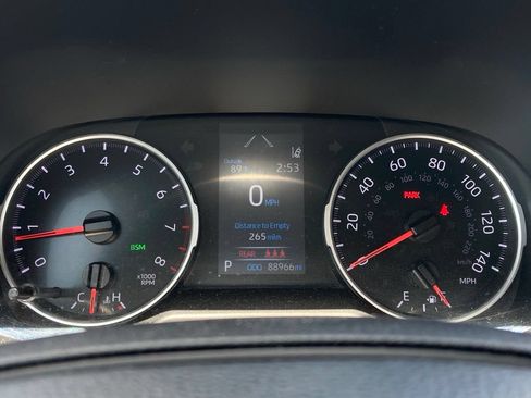 Used 2022 Toyota RAV4 XLE FWD image 16