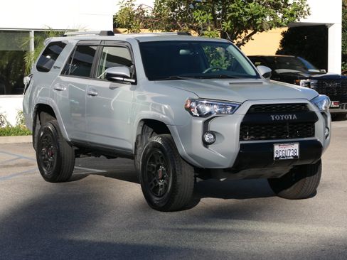 Used 2017 Toyota 4Runner SR5 image 6