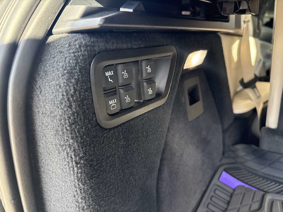 Used 2024 BMW X7 xDrive40i w/ Executive Package AWD/4WD image 18