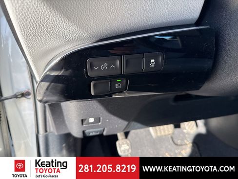 Used 2017 Toyota Prius Two image 13