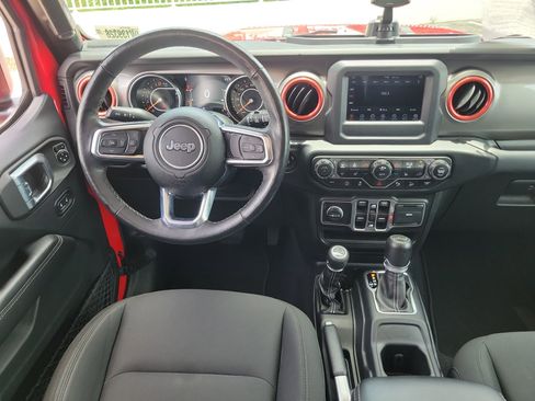 Used 2018 Jeep Wrangler Unlimited Sahara w/ Cold Weather Group AWD/4WD image 16