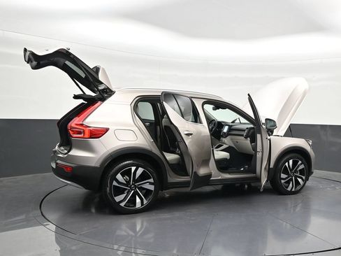 Used 2024 Volvo XC40 B5 Plus AWD/4WD image 31