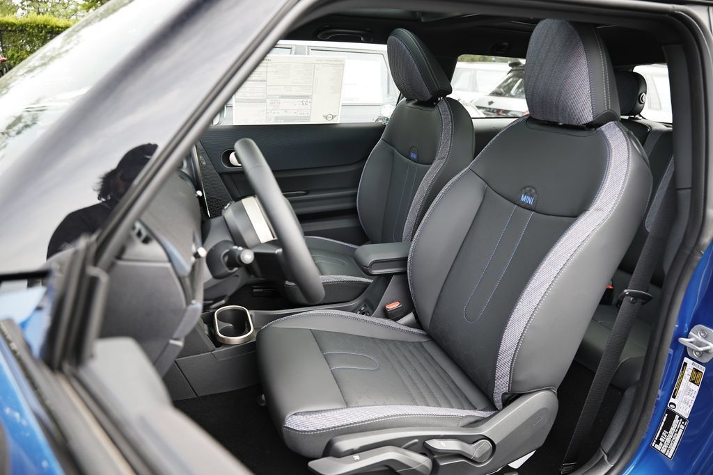 New 2026 MINI Cooper 2-Door Hardtop FWD image 18
