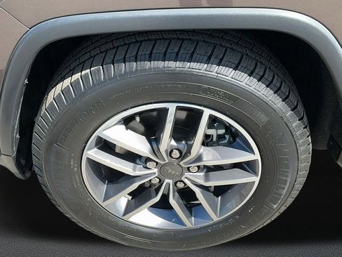 Used 2020 Jeep Grand Cherokee Laredo w/ Laredo X Package image 10