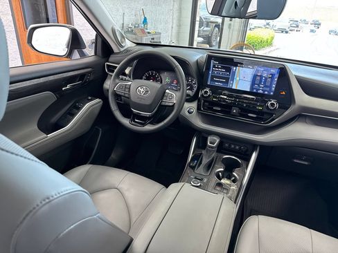 Used 2021 Toyota Highlander Limited AWD/4WD image 47