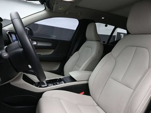 Used 2024 Volvo XC40 B5 Plus AWD/4WD image 10