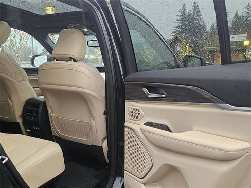 Used 2024 Jeep Grand Cherokee Limited 4xe image 14