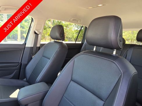 Used 2021 Volkswagen Tiguan SE FWD image 24
