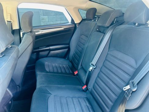 Used 2018 Ford Fusion SE FWD image 19