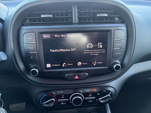 Used 2025 Kia Soul LX w/ LX Technology Package FWD image 16