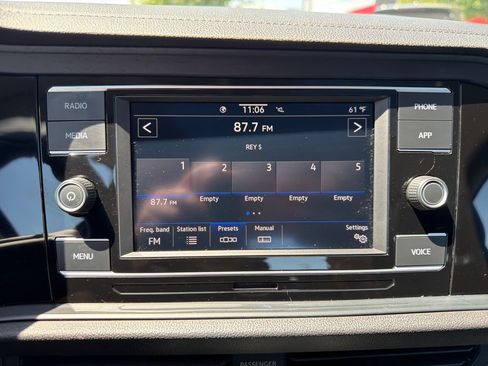 Certified 2023 Volkswagen Jetta SE w/ Panoramic Sunroof Package FWD image 21