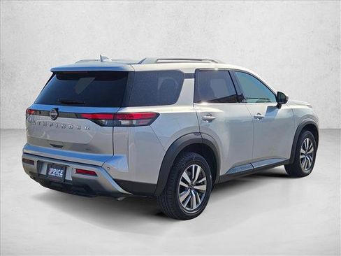 Used 2025 Nissan Pathfinder SL FWD image 5