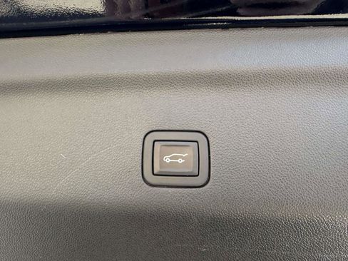 Certified 2024 Chevrolet Suburban Premier AWD/4WD image 10
