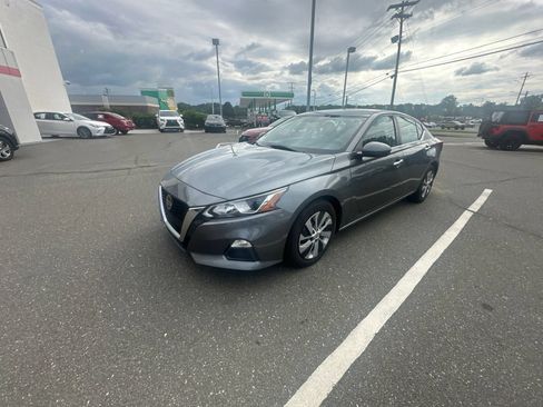 Used 2020 Nissan Altima 2.5 S FWD image 14