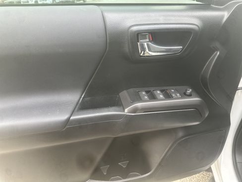 Used 2021 Toyota Tacoma TRD Off-Road w/ Technology Package image 13