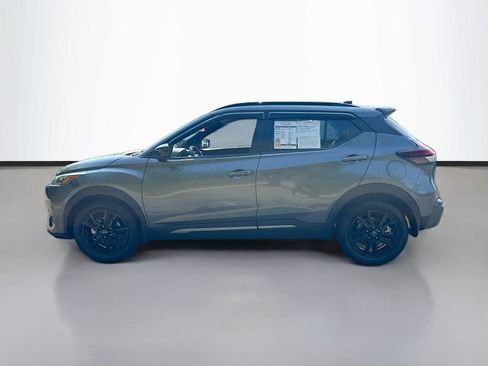 Used 2023 Nissan Kicks SR w/ SR Premium Package FWD image 4