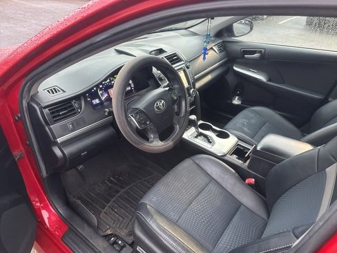 Used 2014 Toyota Camry LE image 7