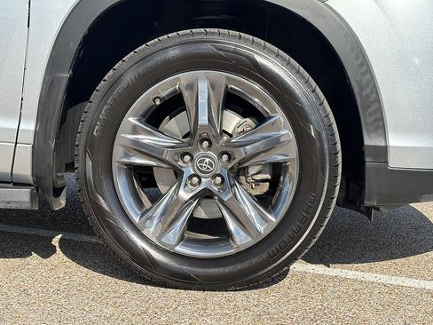 Used 2017 Toyota Highlander Limited Platinum FWD image 9