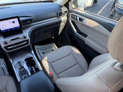 Used 2023 Ford Explorer XLT w/ Equipment Group 202A AWD/4WD image 19