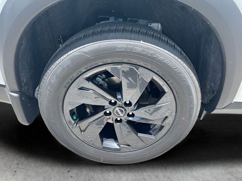 Used 2026 Nissan Rogue SV FWD image 39