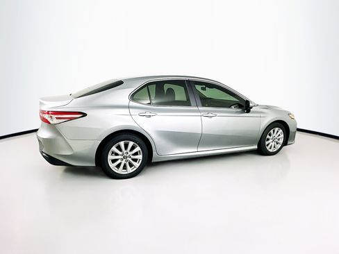 Used 2018 Toyota Camry LE FWD image 10