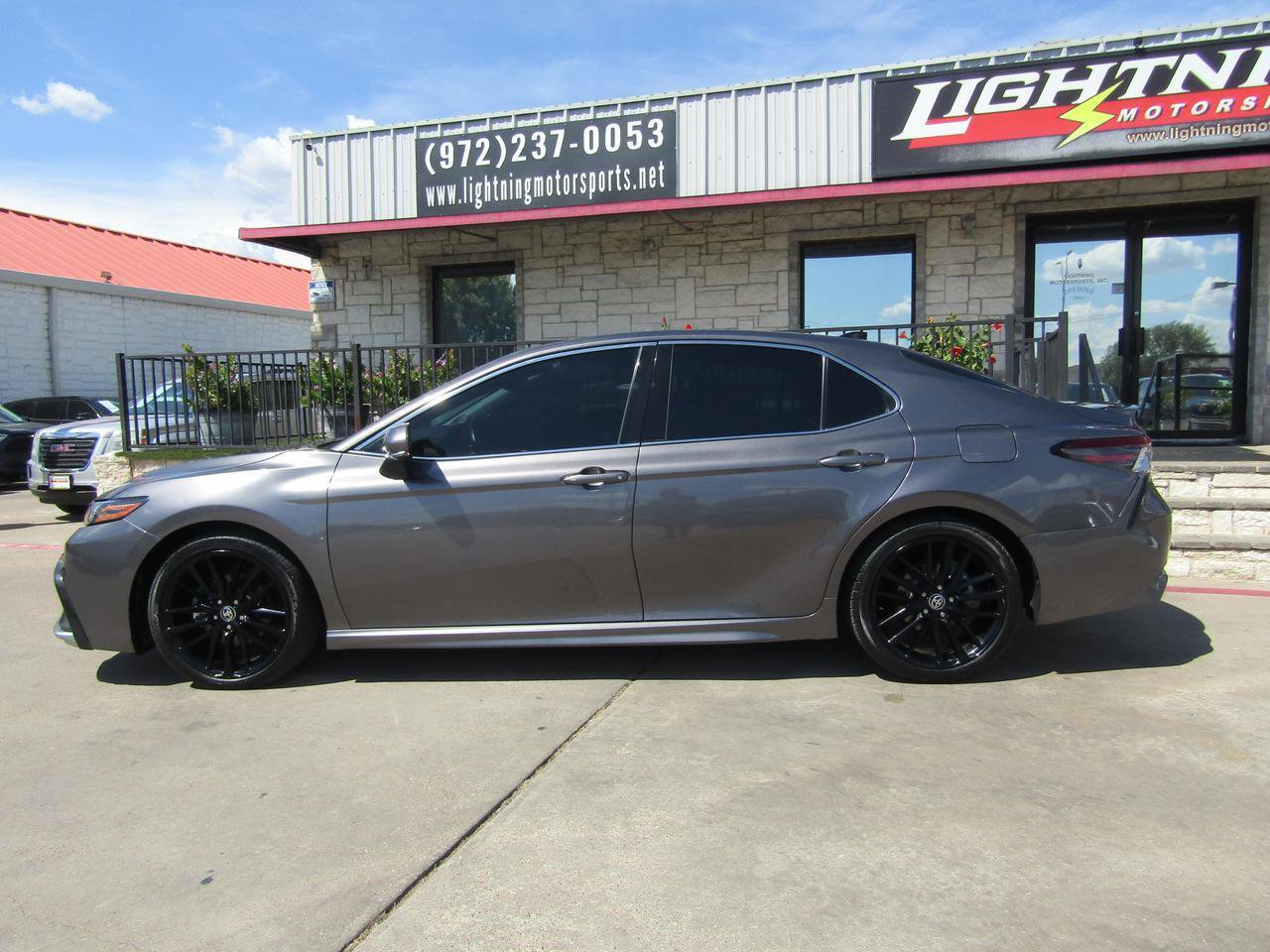 Used 2021 Toyota Camry XSE w/ Navigation Package FWD image 2